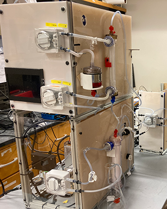 prototype device to recover patients from multiorgan failure. Image: Brian Donohue/UW Medicine.
