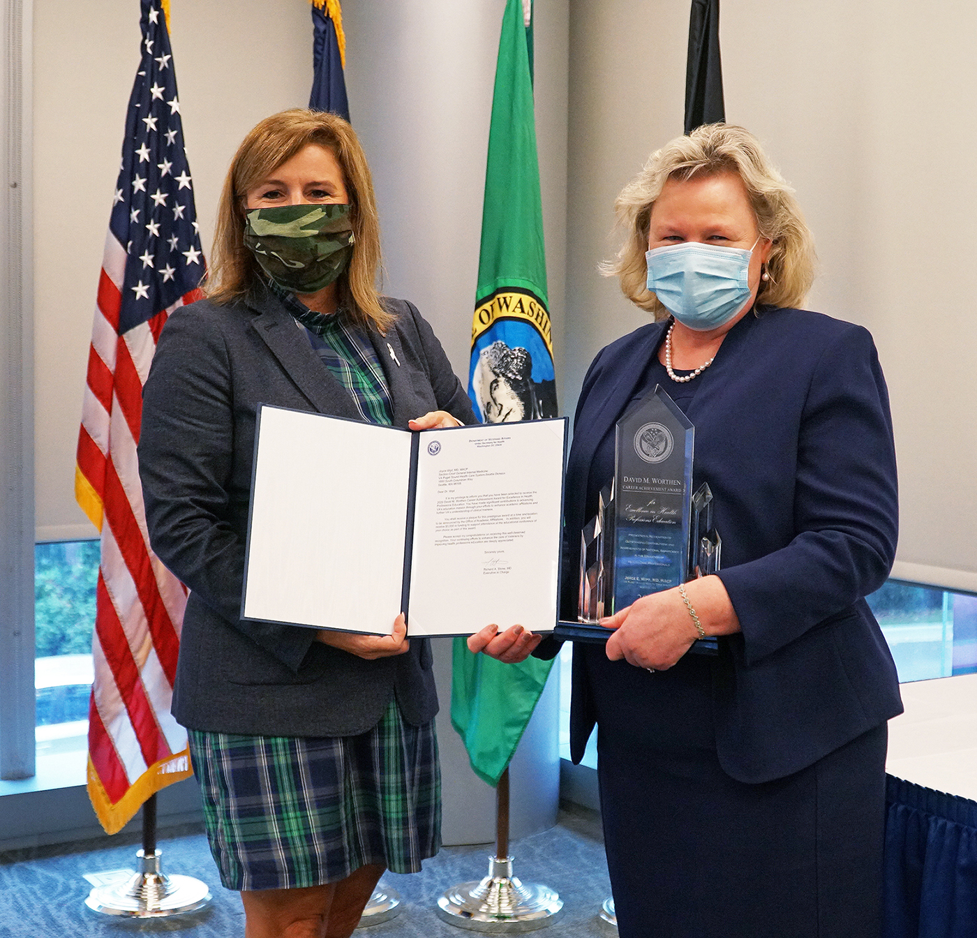 Dr. Joyce Wipf receiving Worthen Award, 2020